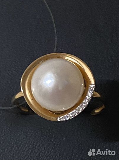 Кольцо золотое с жемчугом и бриллиантами