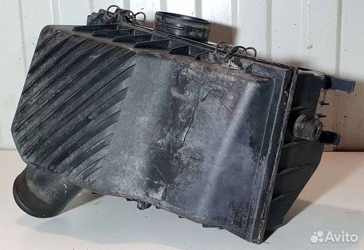 Корпус воздушного фильтра VW Passat B3 1,8