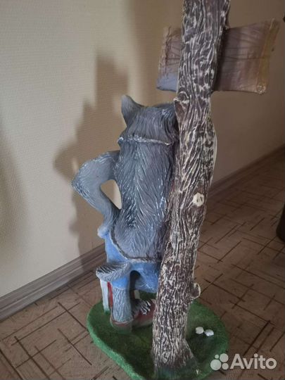 Садовая фигура волк