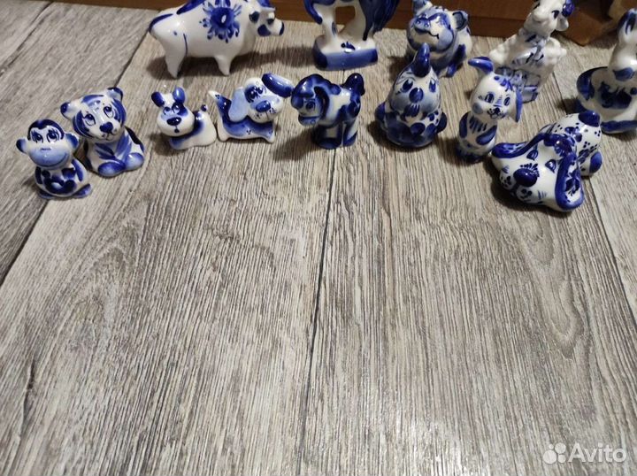 Гжель фигурки лошадь, курочка,свинья,тигр