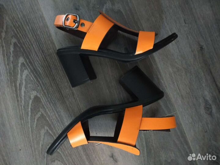 Босоножки женские
