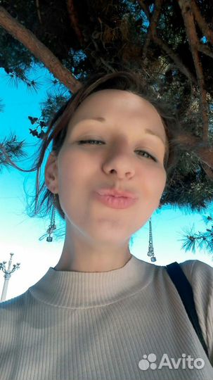 Официантка