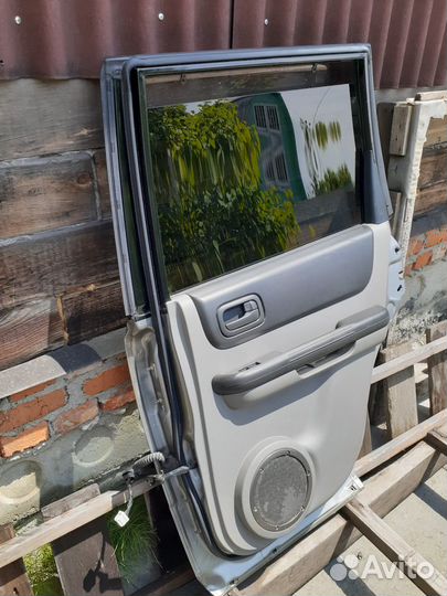 Дверь задняя правая на nissan X-trail(NT 30 )