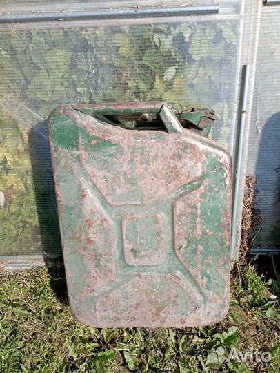 Канистра для бензина 20л