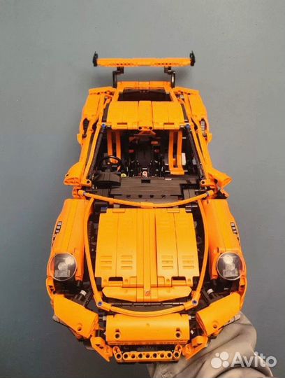 Яркий оранжевый Porsche 911 GT3 RS для сборки