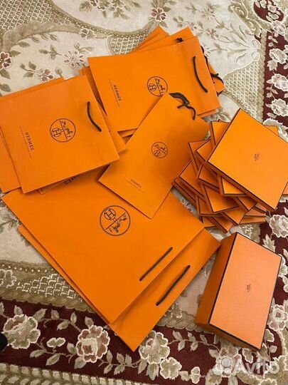 Коробки и пакеты бренда Hermes