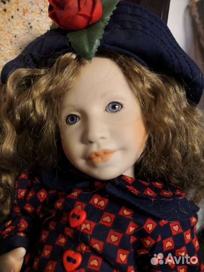 Кукла фарфоровая коллекционная