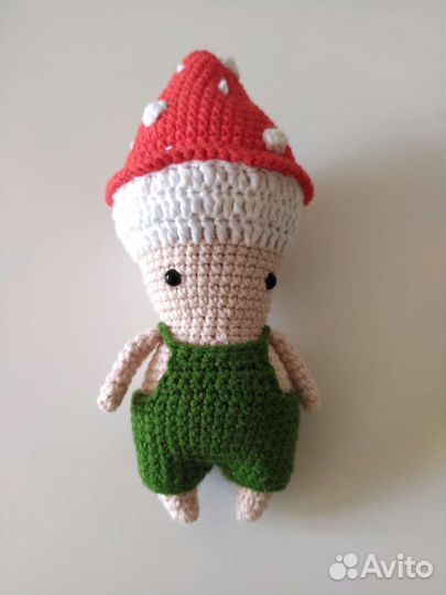 Вязаная игрушка Мухомор