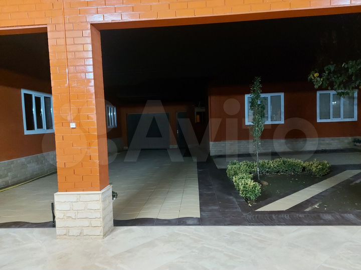 Дом 200 м² на участке 14 сот.