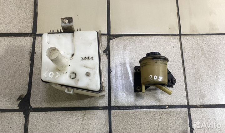 Бачок омывателя nissan primera P11