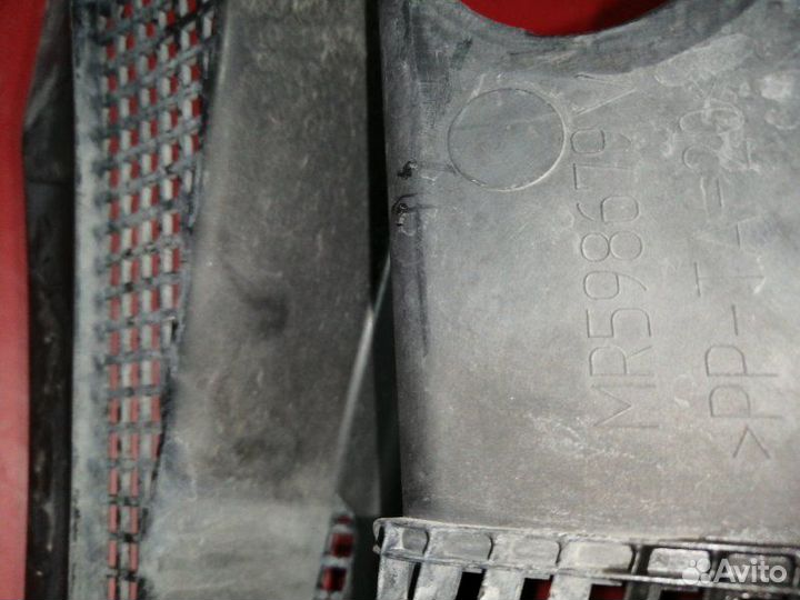 Решетка стеклоочистителя\Жабо Mitsubishi Galant