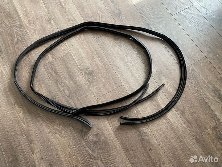 Уплотнитель крыши пара Mercedes S-Class W220