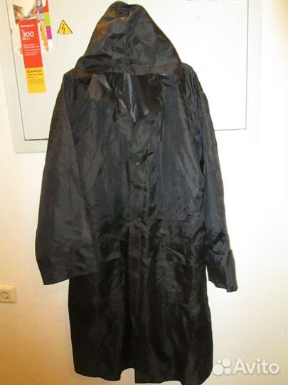 Плащ водонепроницаемый из нейлона с капюшоном