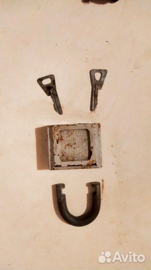 Замок навесной СССР. Замок с двумя ключами