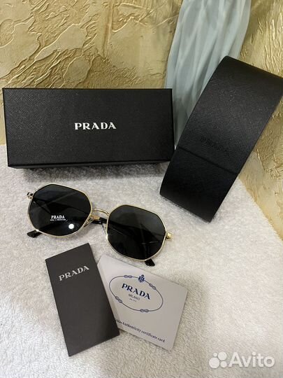 Солнцезащитные очки prada черные полный комплект