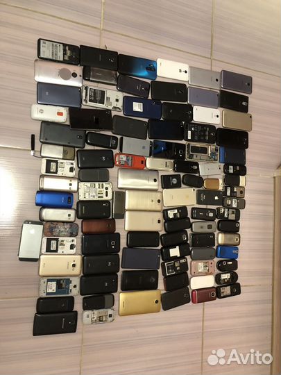 Телефоны одним лотом на запчасти