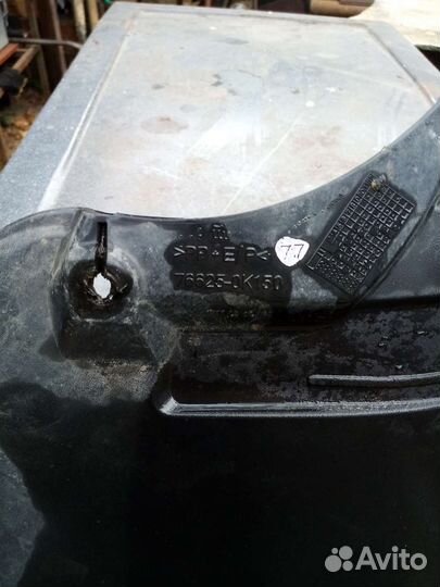 Брызговик toyota hilux