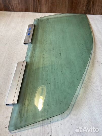 Стекло переднее правое Volvo S60