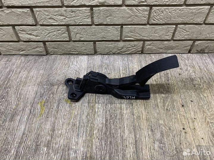 Mercedes Benz W166 M-Klasse (ML) Педаль газа