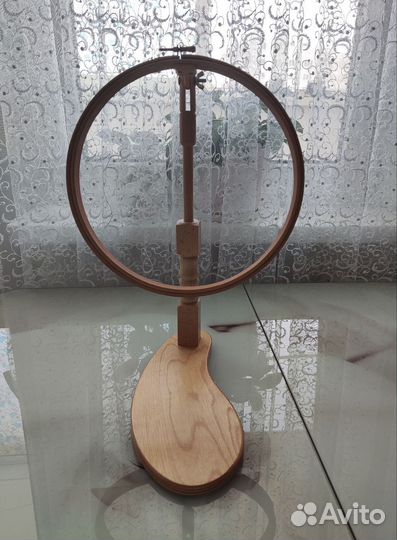 Пяльцы для вышивания на ножке