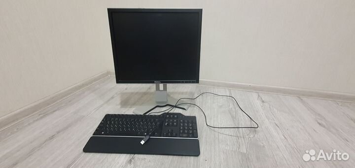 Монитор Dell 19 дюймов + клавиатура