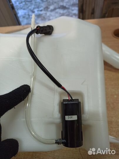 Бачок омывателя с насосом shacman X3000