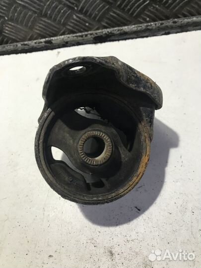 Опора двигателя передняя Kia Ceed 1