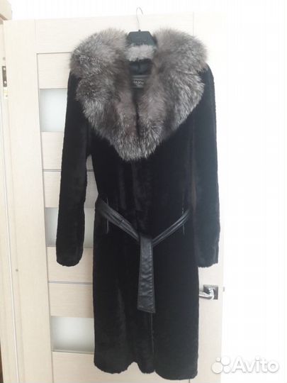 Шуба Мутоновая с песцовым воротником