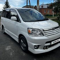 Toyota Noah 2.0 AT, 2004, 120 000 км, с про�бегом, цена 670 000 руб.