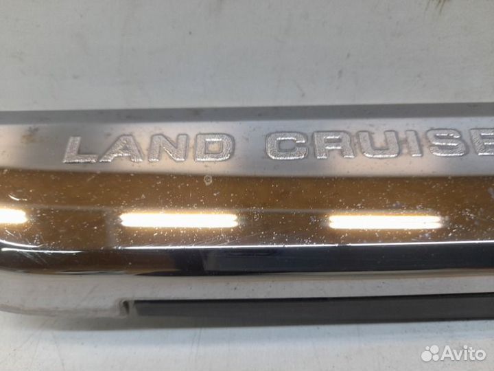Молдинг двери задний правый Toyota Land Cruiser