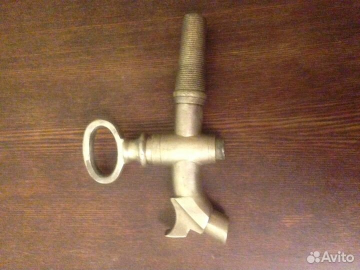 Старинный затвор для бочки