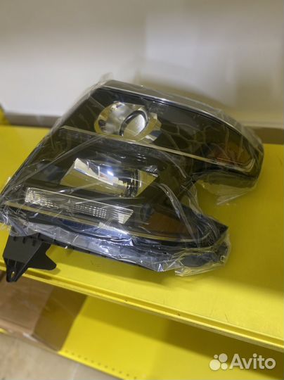 Фара Chevrolet Tahoe 2015-2020