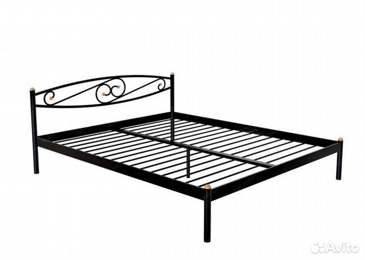 Двуспальная кровать из металла