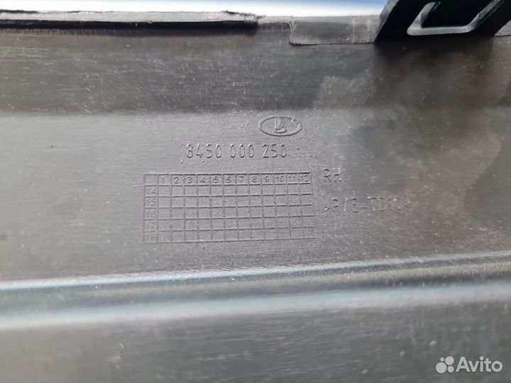 Заглушка бампера правая LADA Largus 2011