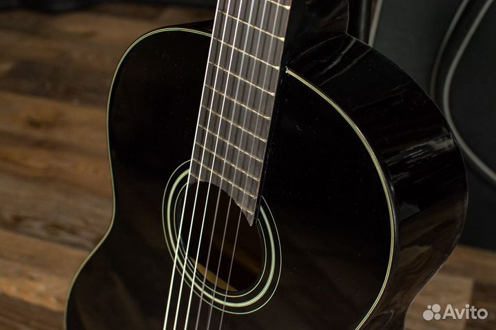 Классическая гитара Yamaha + Аксессуары