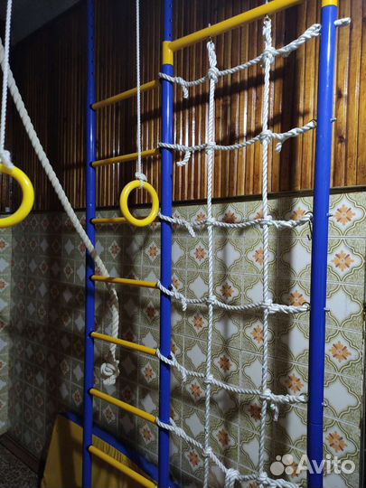 Шведская стенка (пристенный спортивный комплекс)