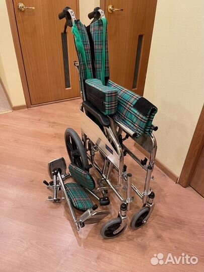 Кресло-каталка складная Titan LY-800-957