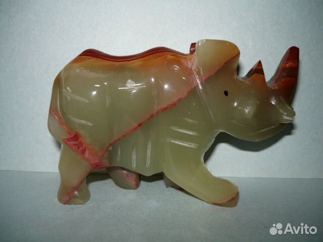 Носорог и рыбка из оникса