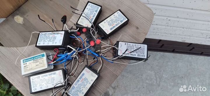 Имеются трансформаторы на люстру