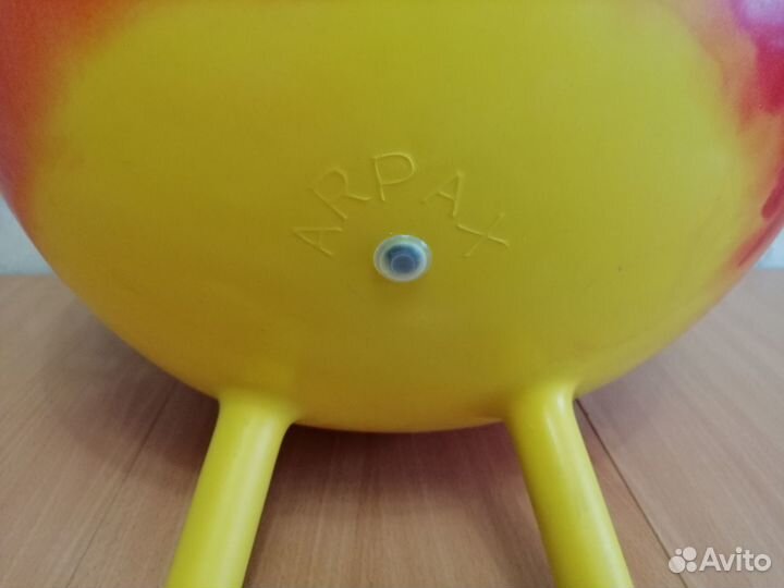 Гимнастический мяч с рожками 