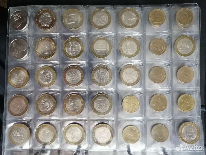 Коллекция монет и купюр