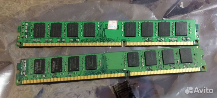 2 плашки оперативной памяти 4гб DDR3 1600