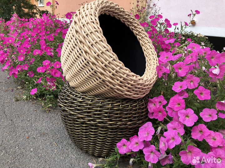 Кашпо из искусственного ротанга