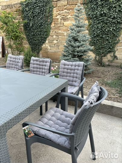 Крепкий стол под ротанг пластиковый на улицу дачу