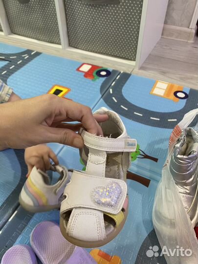 Босоножки на девочку 23