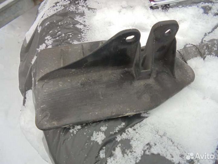 Брызговик задний левый Toyota Avensis AZT251