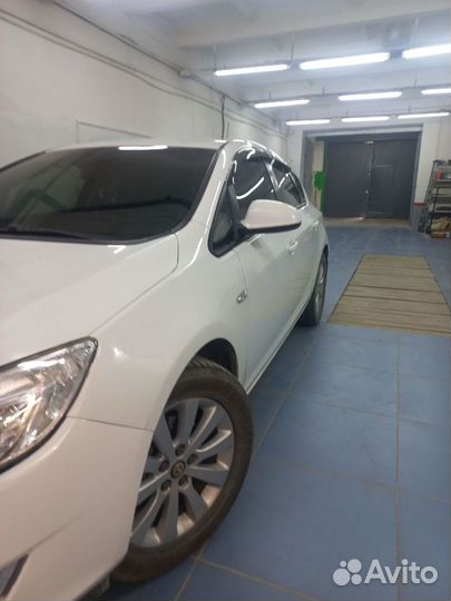 Opel Astra 1.6 AT, 2011, 194 000 км