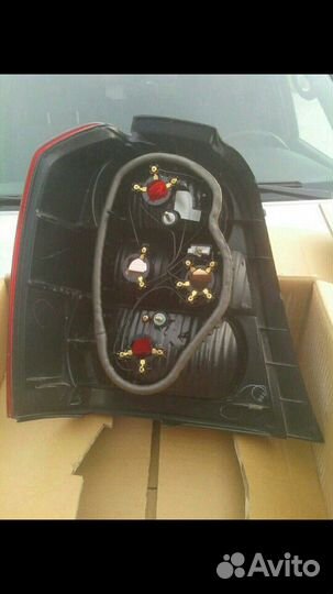 Стоп-сигнал Toyota Kluger ACU20 правый