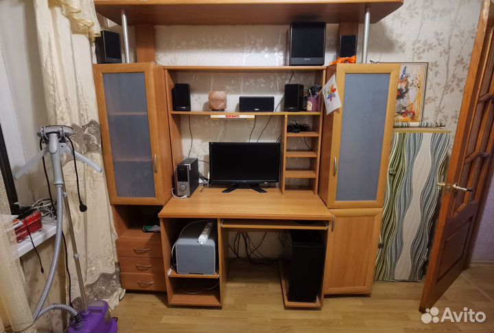 Компьютерный стол со шкафами