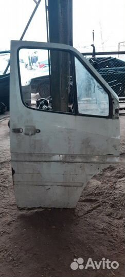 Дверь для передняя правая Mercedes Sprinter 904